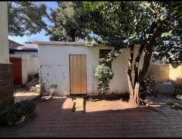 6 BEDROOM HOUSE FOR SALE IN MALVERN